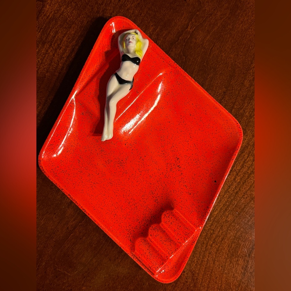 Vintage 1950s PinUpGirl Ashtray